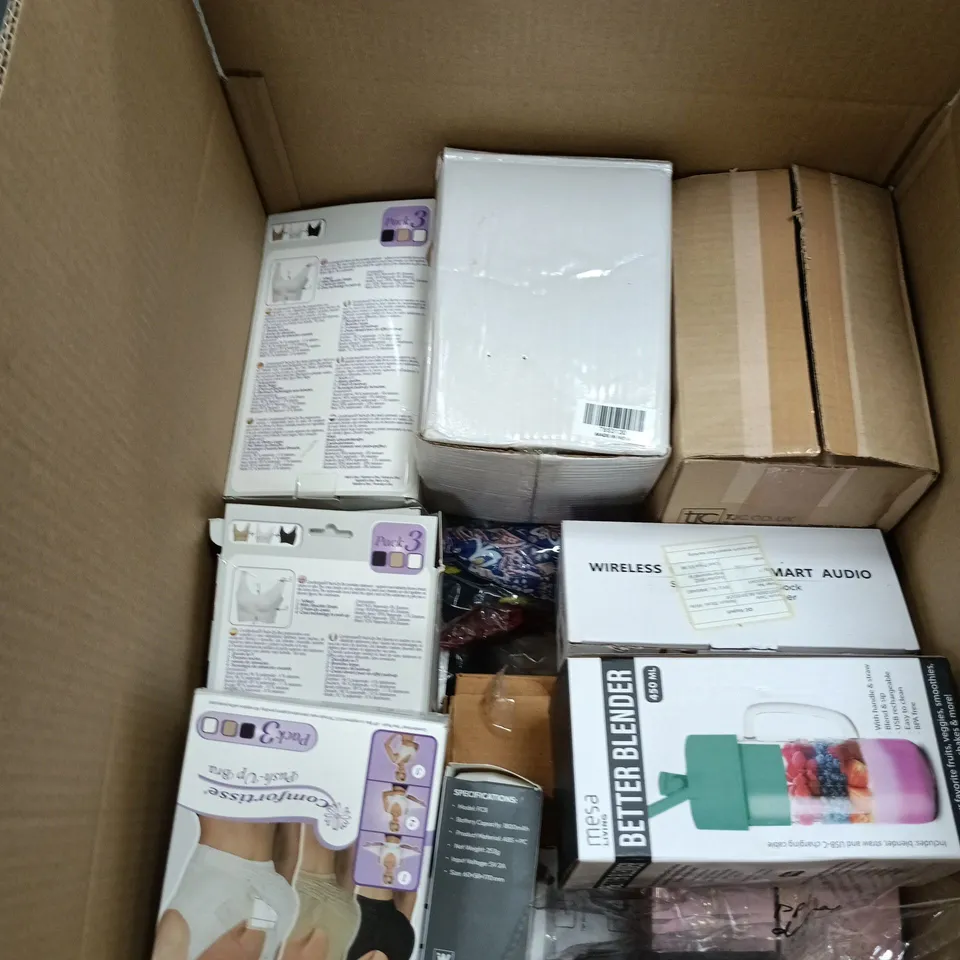BOX OF APPROXIMATELY 10 ASSORTED ITEMS INCLUDING NEWAGE SUNGLASSES, A WIRELESS CHARGING SMART AUDIO A19 AND A BLISS & BEYOND COMPACT HANDHELD COOLING FAN AND MESA LIVING BETTER BLENDER 450ML