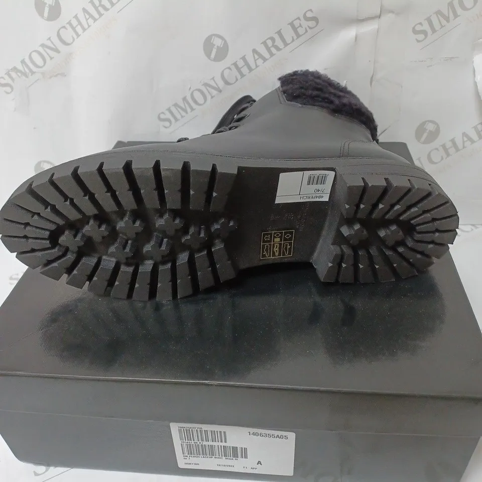 BOXED DUNE LONDON PERCH LACE UP BOOTS, BLACK - SIZE 7