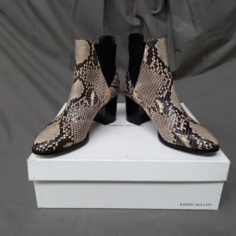 BOXED PAIR OF KAREN MILLEN TONI MID BLOCK HEEL ANKLE BOOTS IN TAN SNAKE EU SIZE 36