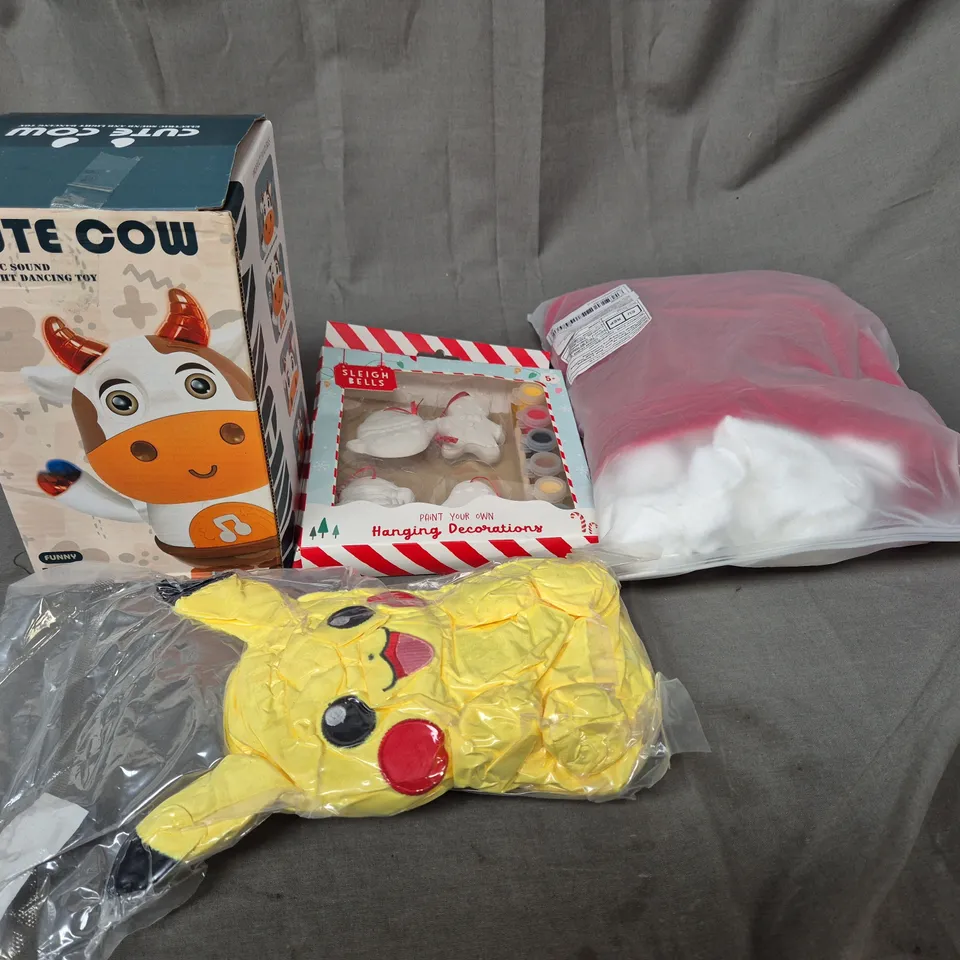 LARGE BOX OF ASSORTED TOYS AND GAMES TO INCLUDE TEDDIES, CUTE COW AND PAINT YOUR OWN DECORATIONS