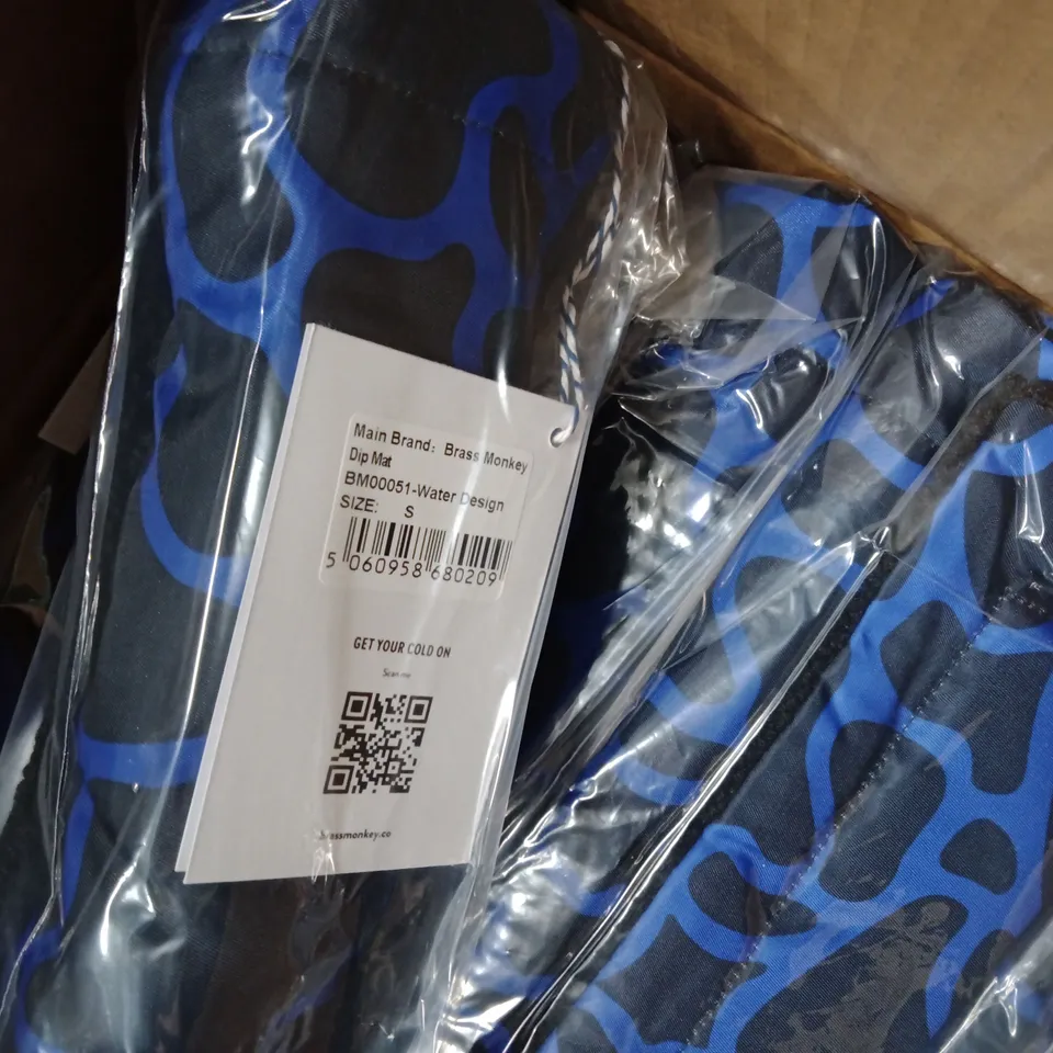 BOX OF APPROXIMATELY 30 X BRAND NEW BRASS MONKEY DIP MATS - WATER DESIGN // SIZE: S