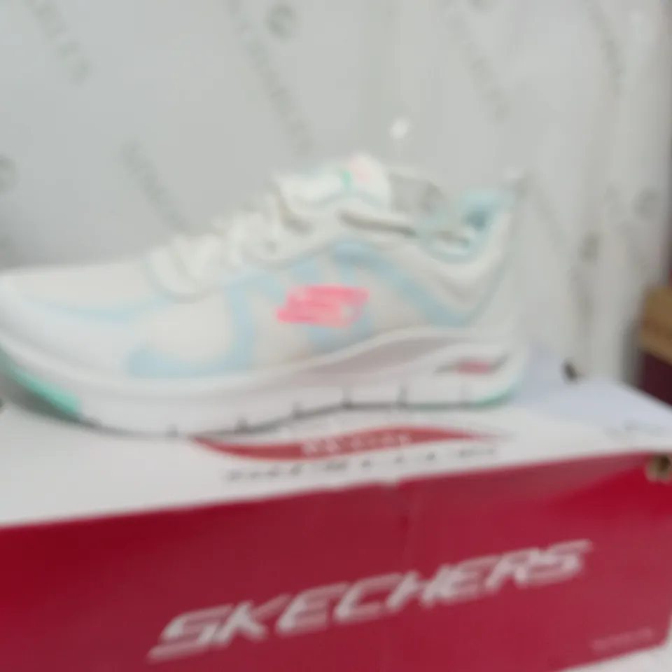 SKETCHERS ARCHFIT TRAINERS SIZE 5.5