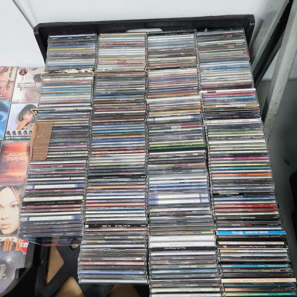 A VERY LARGE QUANTITY OF CDs FROM 80s / 90s /2000s