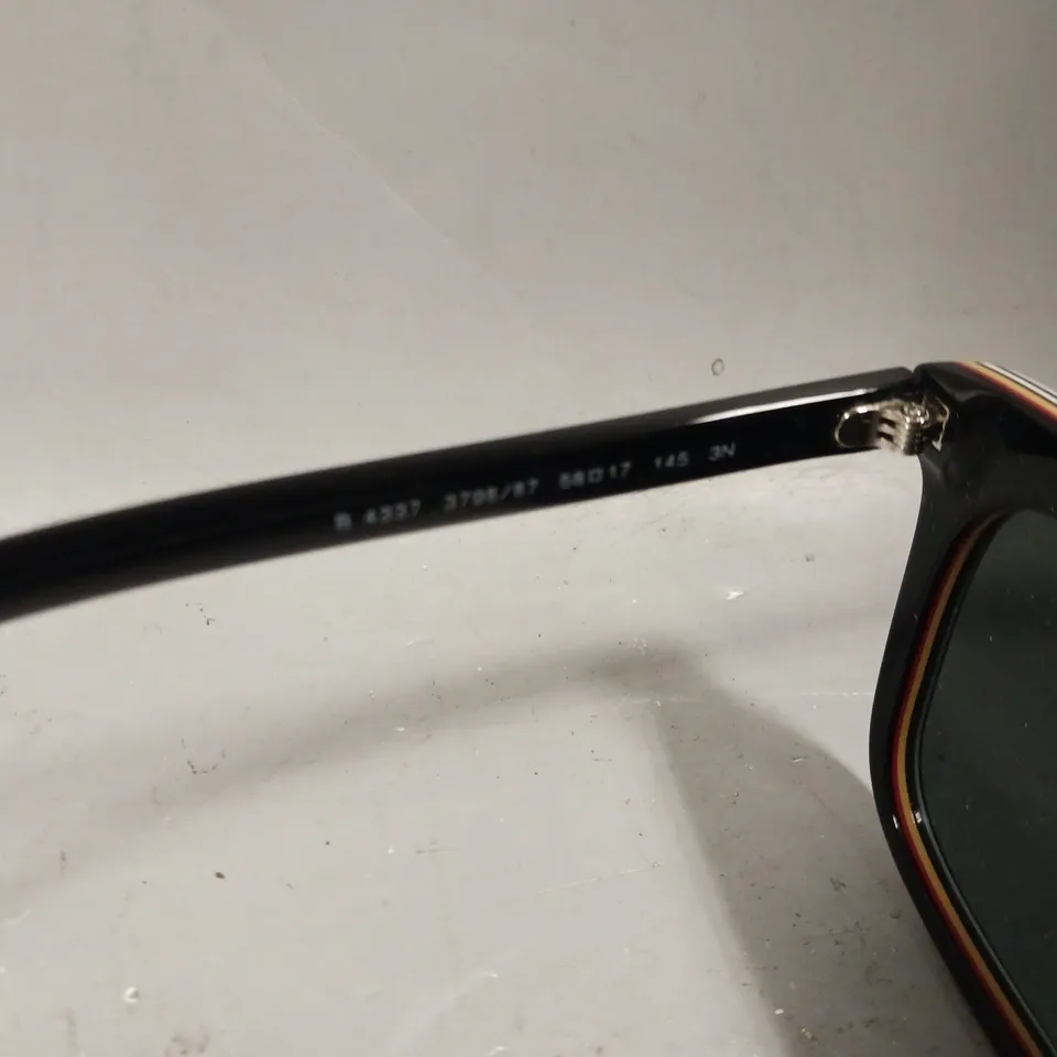 BURBERRY CARNABY SQUARE SUNGLASSES - BLACK - WITH CARRY CASE & BOX