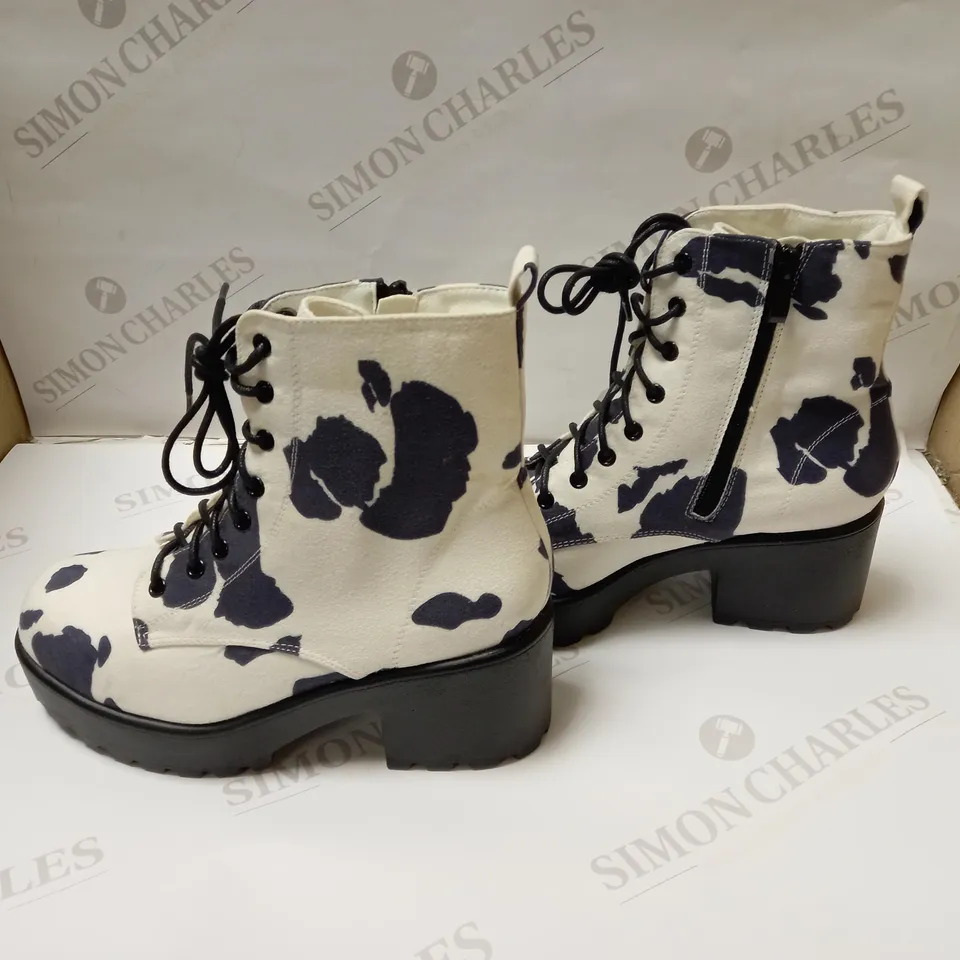 DESIGNER KOI COW PATTERNED PLATFORM  VEGAN BOOTS SIZE 5 