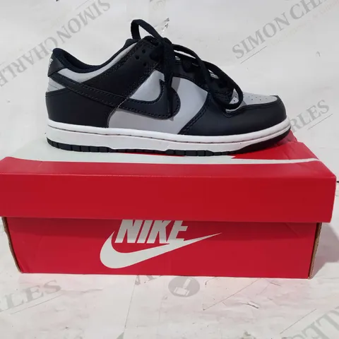 BOXED PAIR OF NIKE DUNK LOW SHOES IN BLACK/GREY UK SIZE 13.5