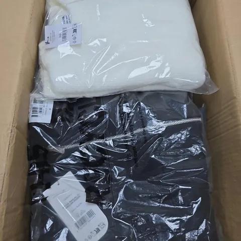 LARGE BOX OF APPROX 20 ASSORTED CLOTHING ITEMS 