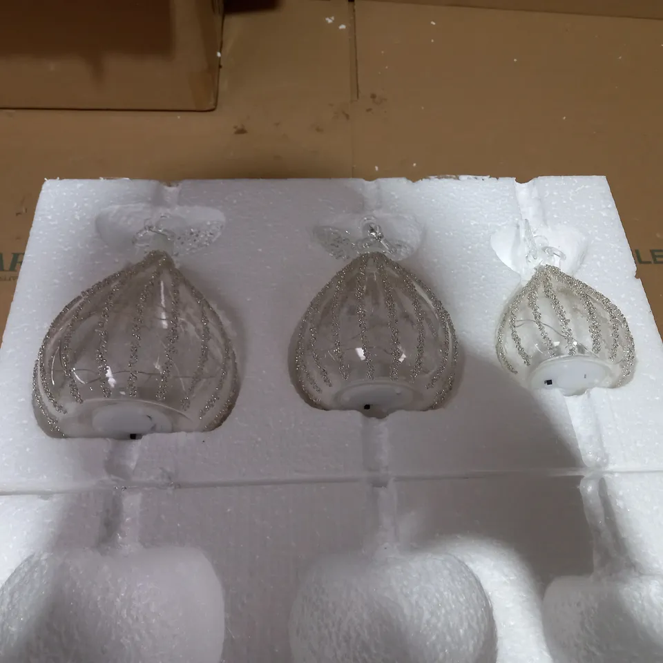 JULIEN MACDONALD SET 3 PRELIT GLASS ANGELS 