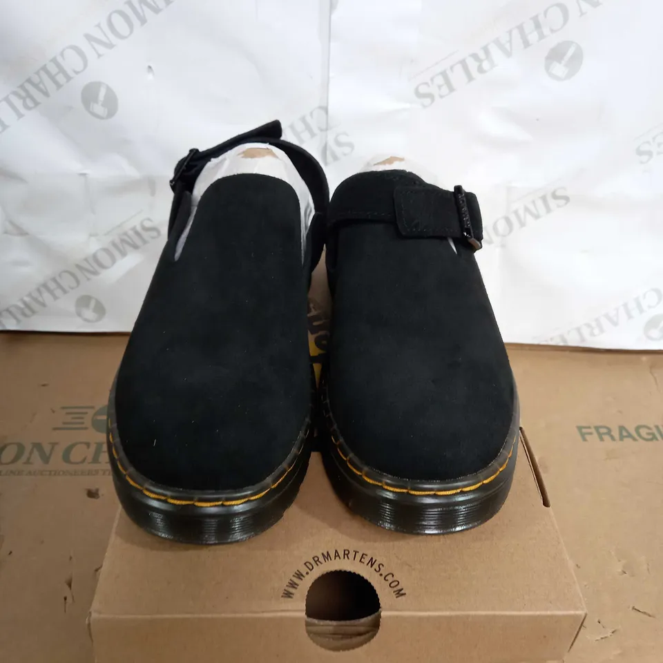 BOXED PAIR OF DR MARTENS CARLSON IN BLACK SIZE 5