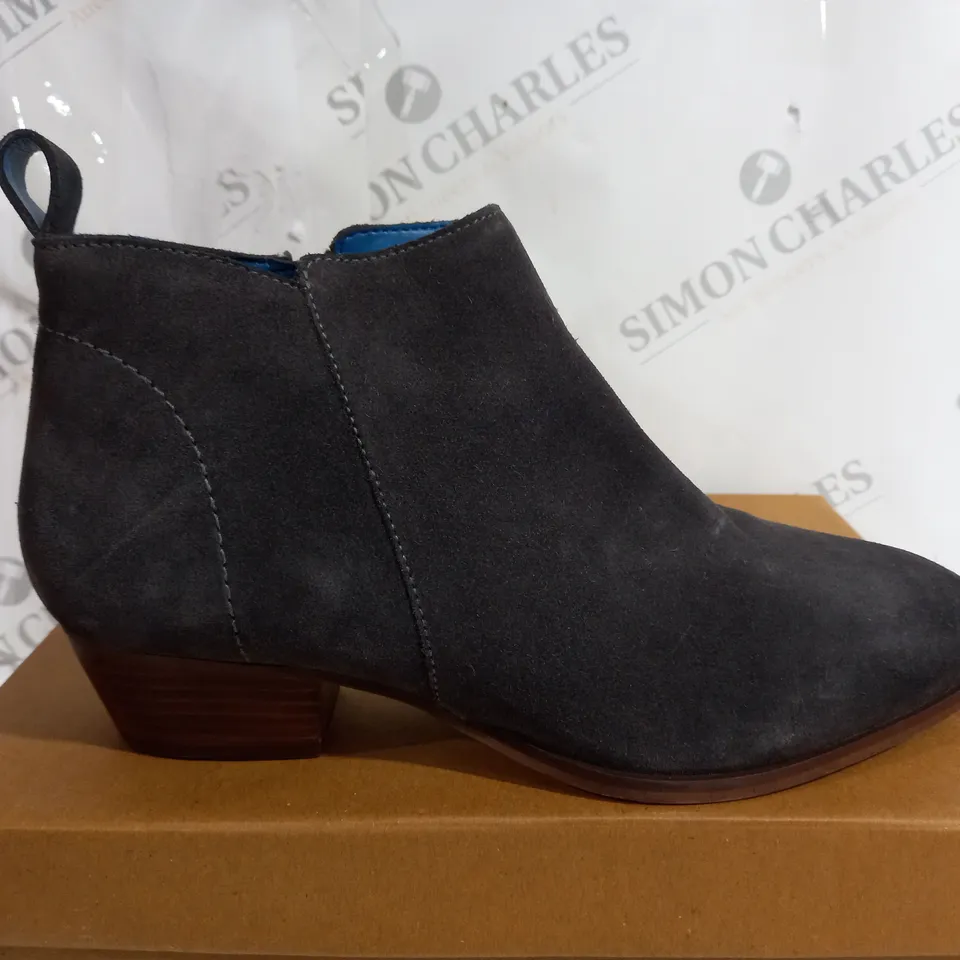 BLACK STUFF WILLOW SUEDE ANKLE BOOT SIZE 7
