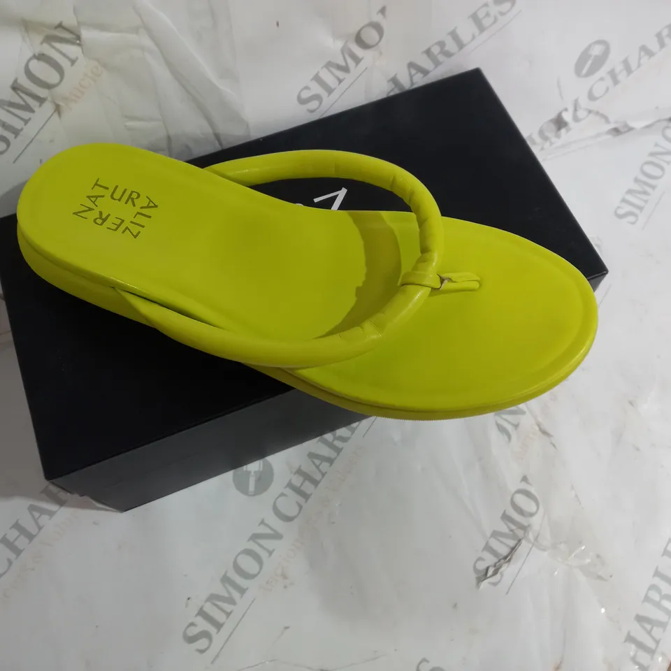BOXED PAIR OF NATURALIZER SANDALS IN NEON YELLOW SIZE 6