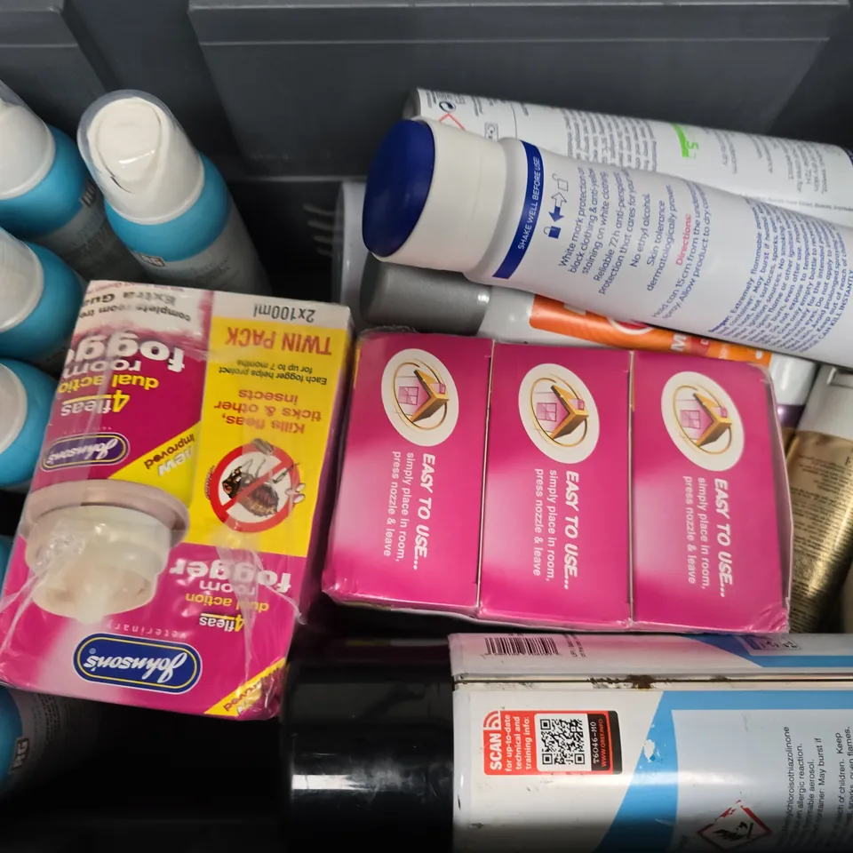 APPROXIMATELY 15 ASSORTED AEROSOLS TO INCLUDE NIVEA MEN ANTI-PERSPIRANT, TOUGH STUFF ENAMEL SPRAY PAINT, STAINLESS STEEL POLISH, ETC - COLLECTION ONLY