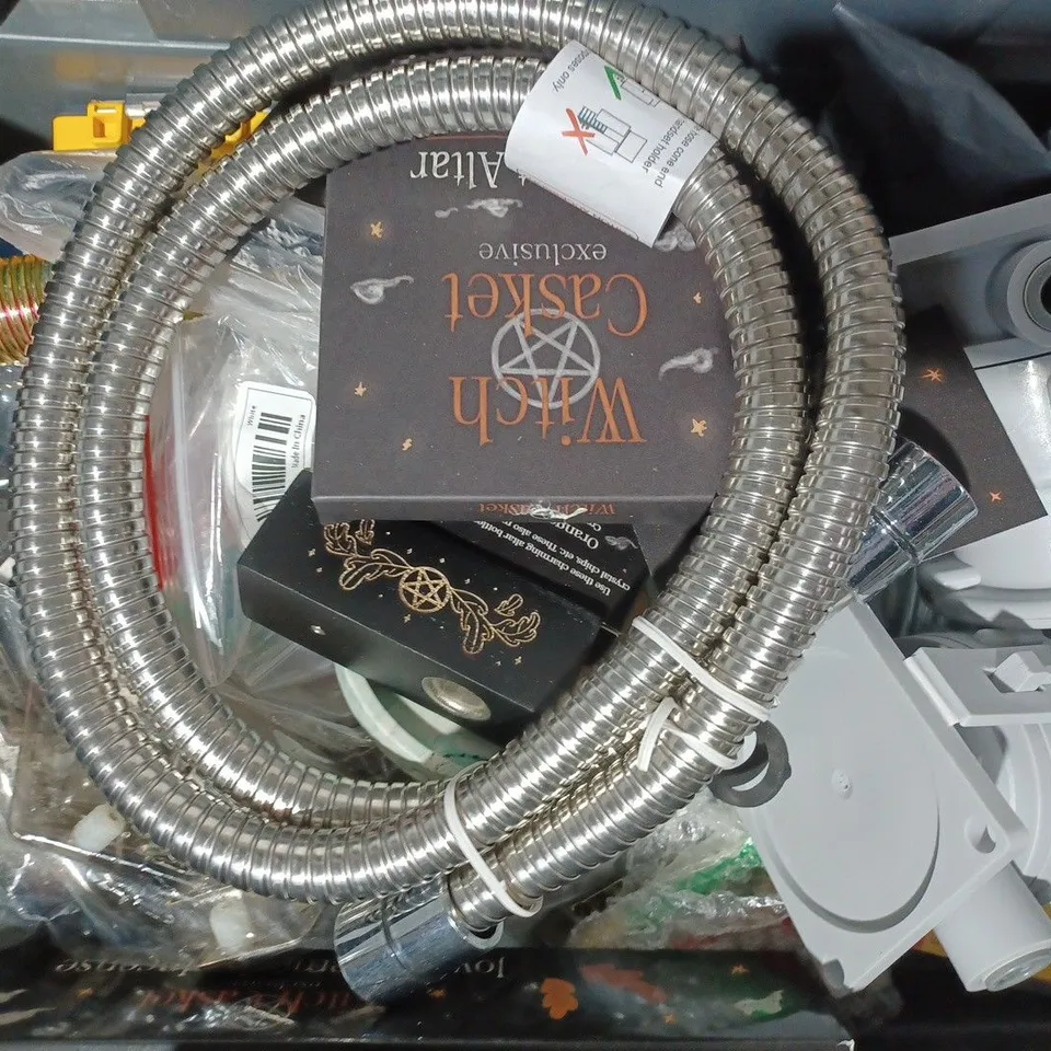 APPROXIMATELY 15 ASSORTED HOUSEHOLD ITEMS TO INCLUDE WITCH CASKET WOODEN ALTER PLATFORM, VIVA FLEXIBLE CONNECTOR, ETC