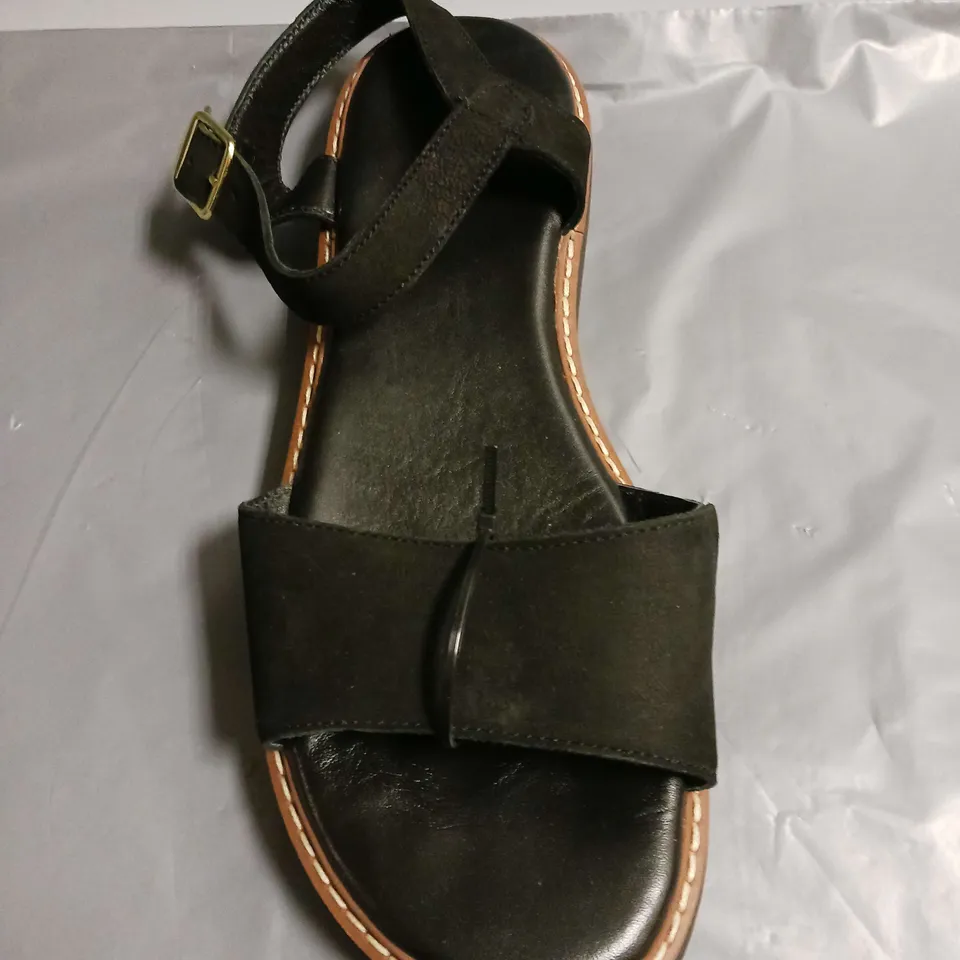 HUSH PUPPIES LADIES SANDALS BLACK SIZE 8