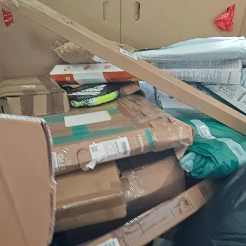 PALLET OF ASSORTED HOUSEHOLD GOODS AND PRODUCTS TO INCLUDE; RETRACTABLE SAFETY GATE, TOILET SEAT,POWER SOCKET