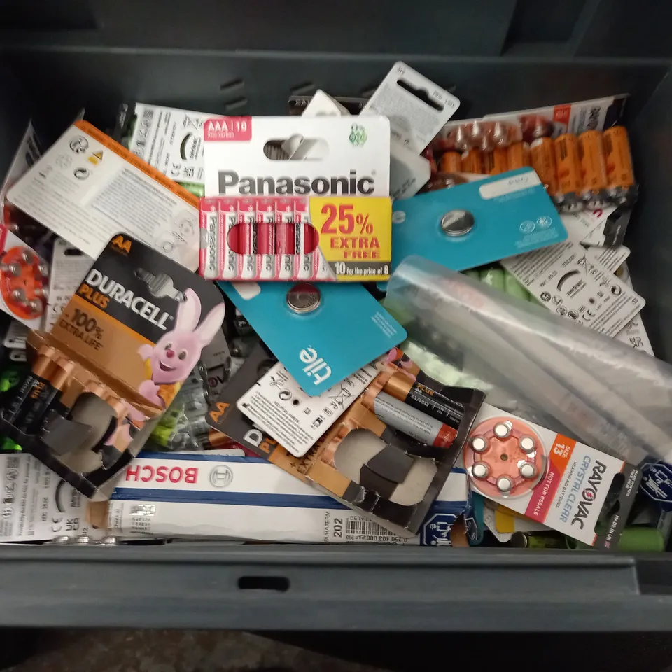 LARGE QUANTITY OF ASSORTED BATTERIES TO INCLUDE PANASONIC, PROCELL AND RAYOVAC