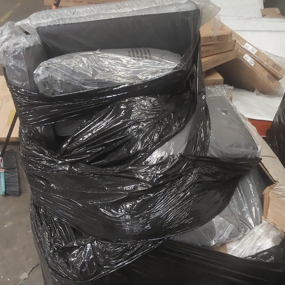PALLET CONTAINING A VERY LARGE QUANTITY OF ASSORTED DESIGNER GARDEN FURNITURE PARTS
