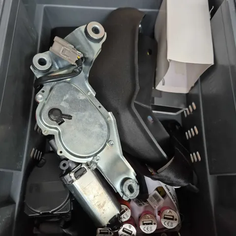 APPROXIMATELY 12 ASSORTED VEHICLE PARTS & ACCESORIES