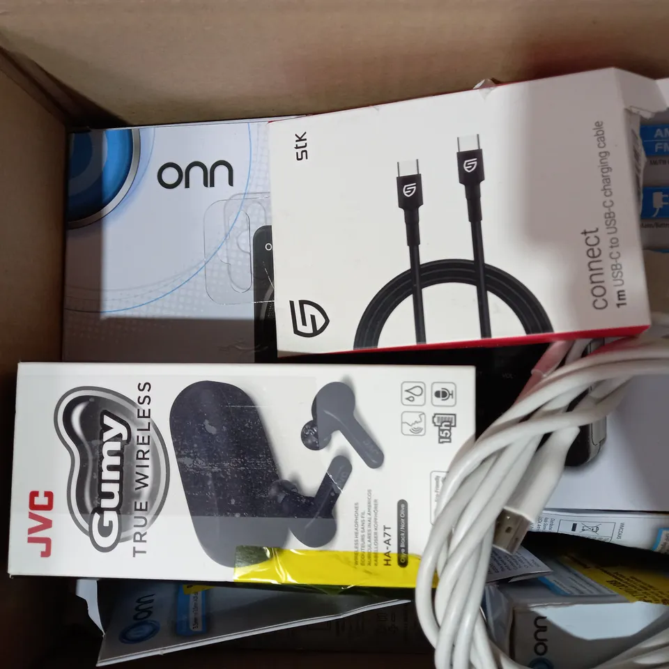 LOT OF APPROX. 10 X ITEMS TO INCLUDE JVC HA-A7T GUMY WIRELESS HEADPHONES, MIXX MICRO TO USB CABLE, STK CONNECT USB-C TO USB-C CHARGING CABLE, ETC.