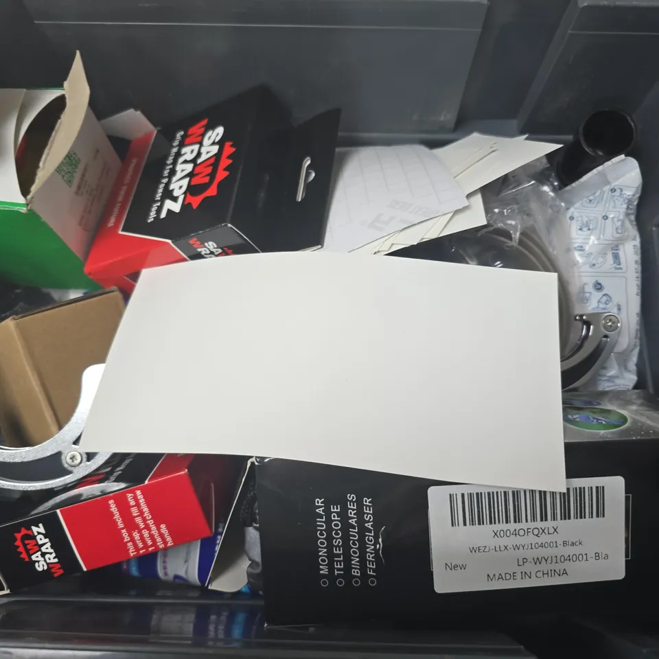 APPROXIMATELY 12 ASSORTED HOUSEHOLD ITEMS TO INCLUDE SAW WRAPZ, MOULD MAGIC, MINI GEL AIR FRESHENERS, ETC