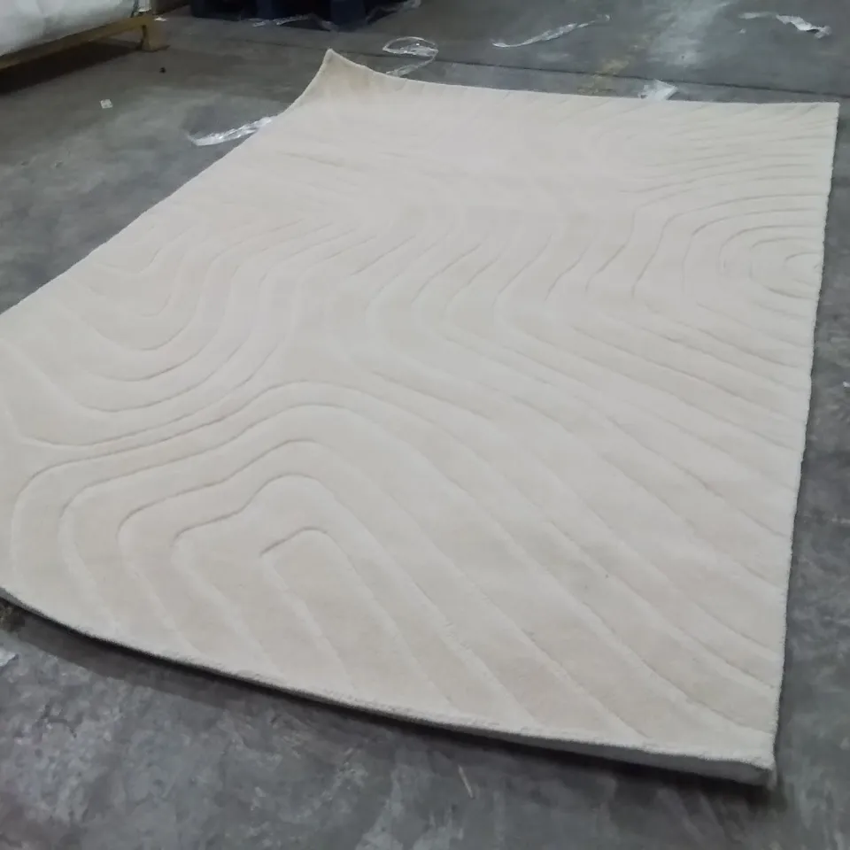 QUALITY DESIGNER AREA RUG - APPROXIMATELY 290X200CM