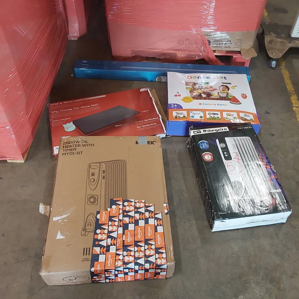 PALLET OF ASSORTED ITEMS INCLUDING: RADIATORS, DANCE MATS, AQUARIUM LIGHT, STONE MAT ECT