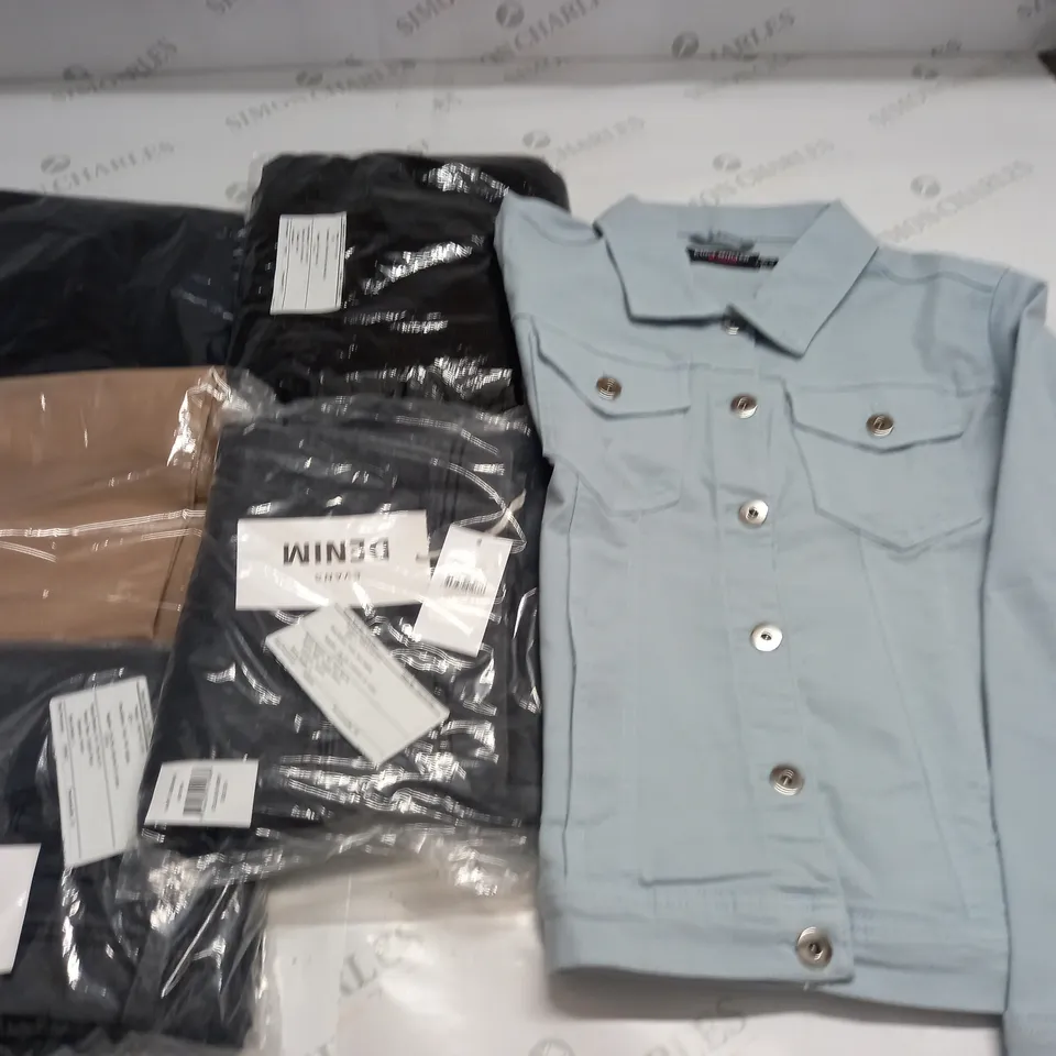 LOT OF 6 ASSORTED CLOTHING ITEMS TO INCLUDE EVANS DENIM AND KURT MILLER - VARIOUS SIZES