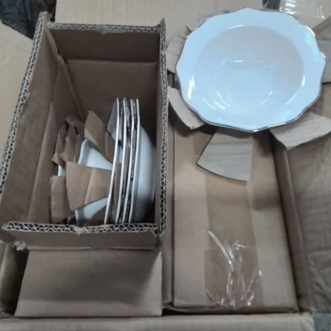 BOXED EBERN LAIGHA 32-PIECE DINNERWARE SET