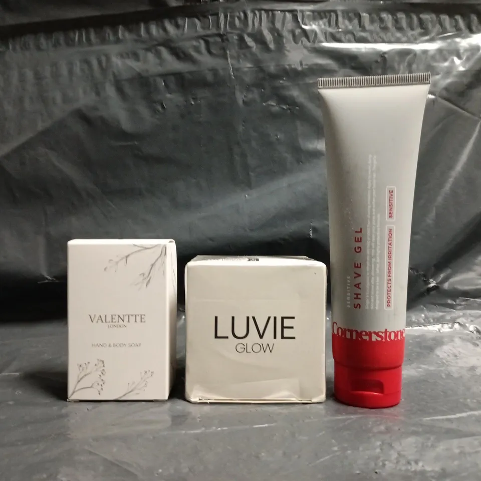 APPROXIMATELY 20 ASSORTED COSMETIC ITEMS TO INCLUDE LUVIE, VALENTTE, ETC - COLLECTION ONLY