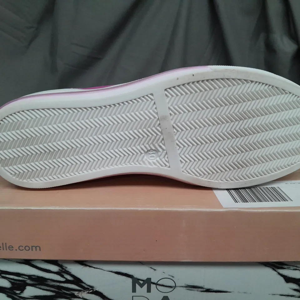 BOXED PAIR OF MODA IN PELLE ASTRIPE PINK LEATHER TRAINERS - SIZE 7