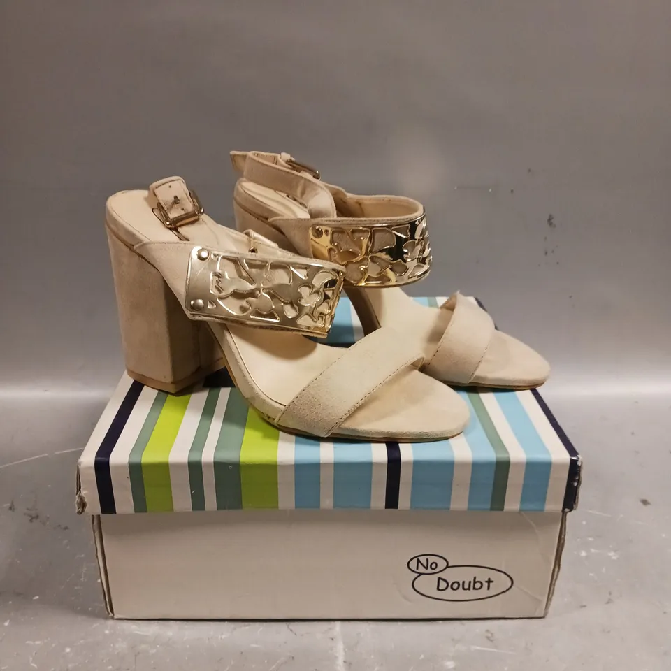 BOXED PAIR OF NO DOUBT BLOCK HEEL OPEN TOE SHOES - SIZE 3 