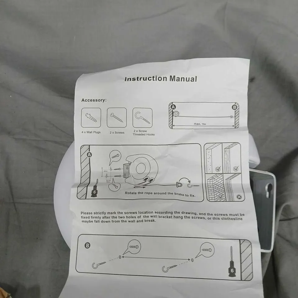 WHITE WALL-MOUNTED RETRACTABLE CLOTHESLINE WITH MOUNTING BRACKET