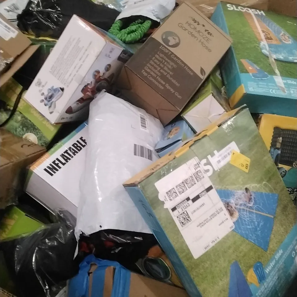A PALLET CONTAINING A LARGE QUANTITY OF ASSORTED GARDEN HOSES AND SWIMMING PRODUCTS ETC