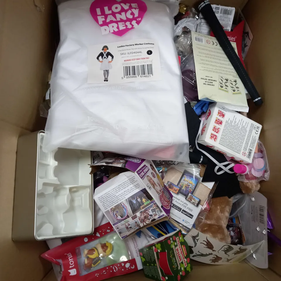 LARGE BOX OF ASSORTED TOYS AND GAMES TO INCLUDE TEDDIES, BARBIE AND STAR WARS