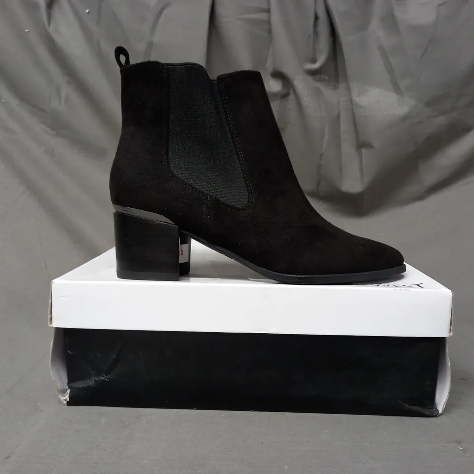 BOXED PAIR OF NINE WEST TAYE SUEDETTE ANKLE BOOTS IN BLACK EU SIZE 35