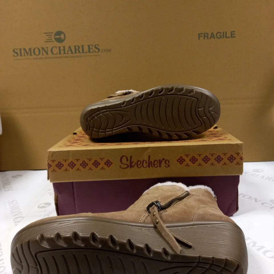 SKECHERS PARALLEL OFF HOURS SIDE ZIP BOOTIE - MUSHROOM - SIZE UNKNOWN
