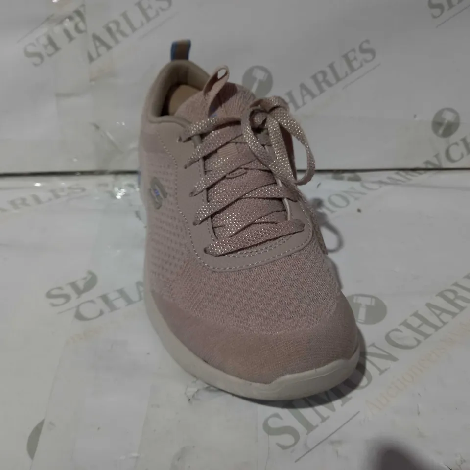 BOXED PAIR OF SKECHERS TRAINERS IN MUTED PINK UK SIZE 4