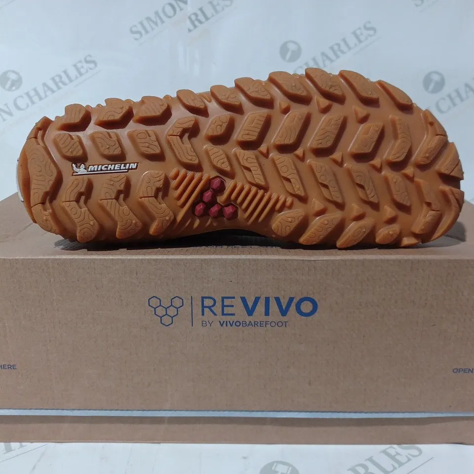 BOXED PAIR OF REVIVO BY VIVO BAREFOOT MAGNA FOREST SHOES IN DARK OLIVE EU SIZE 40