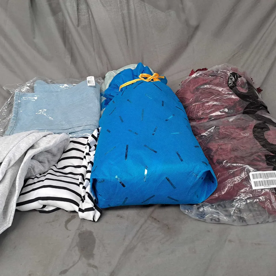 BOX OF ASSORTED CLOTHING ITEMS IN VARIOUS COLOURS, SIZES AND STYLES