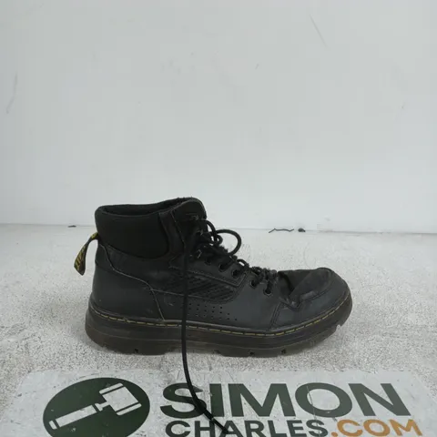 DR MARTENS BLACK LEATHER BOOTS UK 11