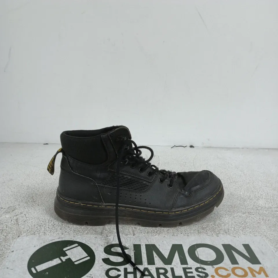 DR MARTENS BLACK LEATHER BOOTS UK 11