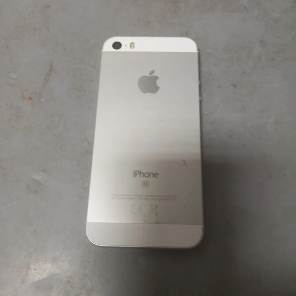 APPLE IPHONE SE IN WHITE/SILVER