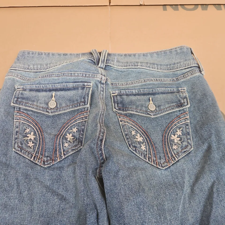 HOLLISTER BOOT LOW RISE BOOTCUT JEANS IIN LIGHT BLUE - W28 LONG