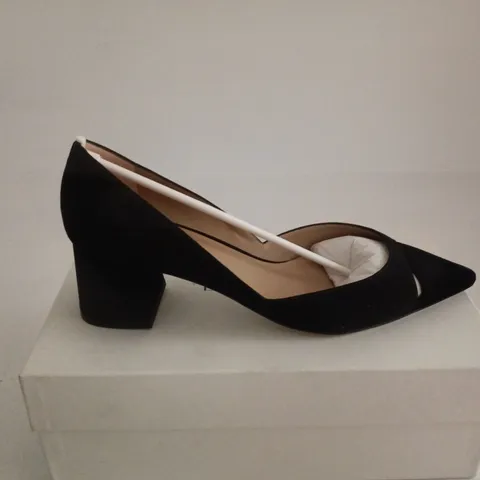 LK BENNETT CECILE BLACK SUEDE SHOE SIZE 40 BOXED