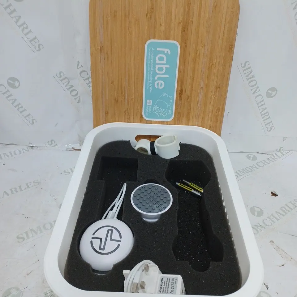 FABLE ROBOT - MOTIVATIONAL LEARNING SYSTEM 