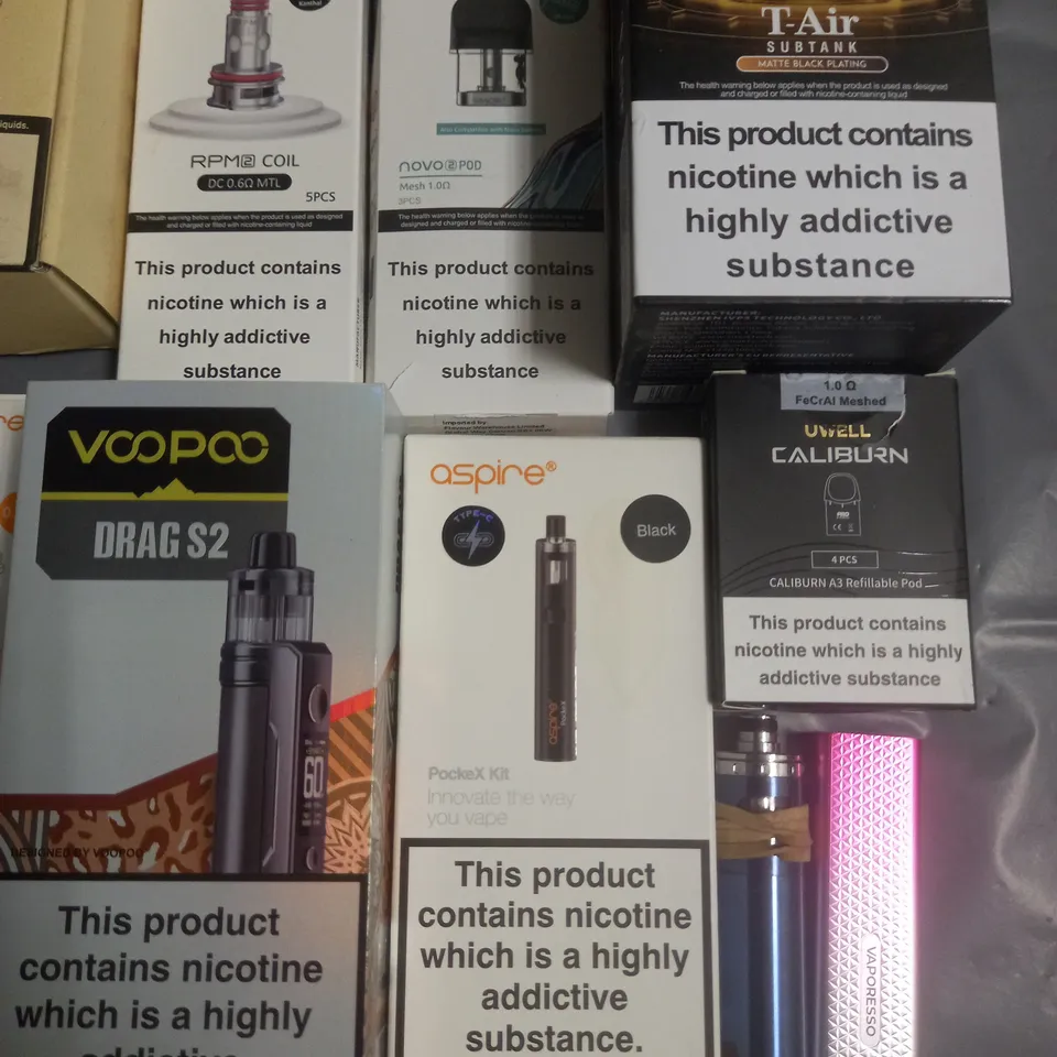 LOT OF APPROXIMATELY 20 ASSORTED VAPING ITEMS AND ACCESSORIES TO INCLUDE VAPORESSO, VOOPOO AND SMOK