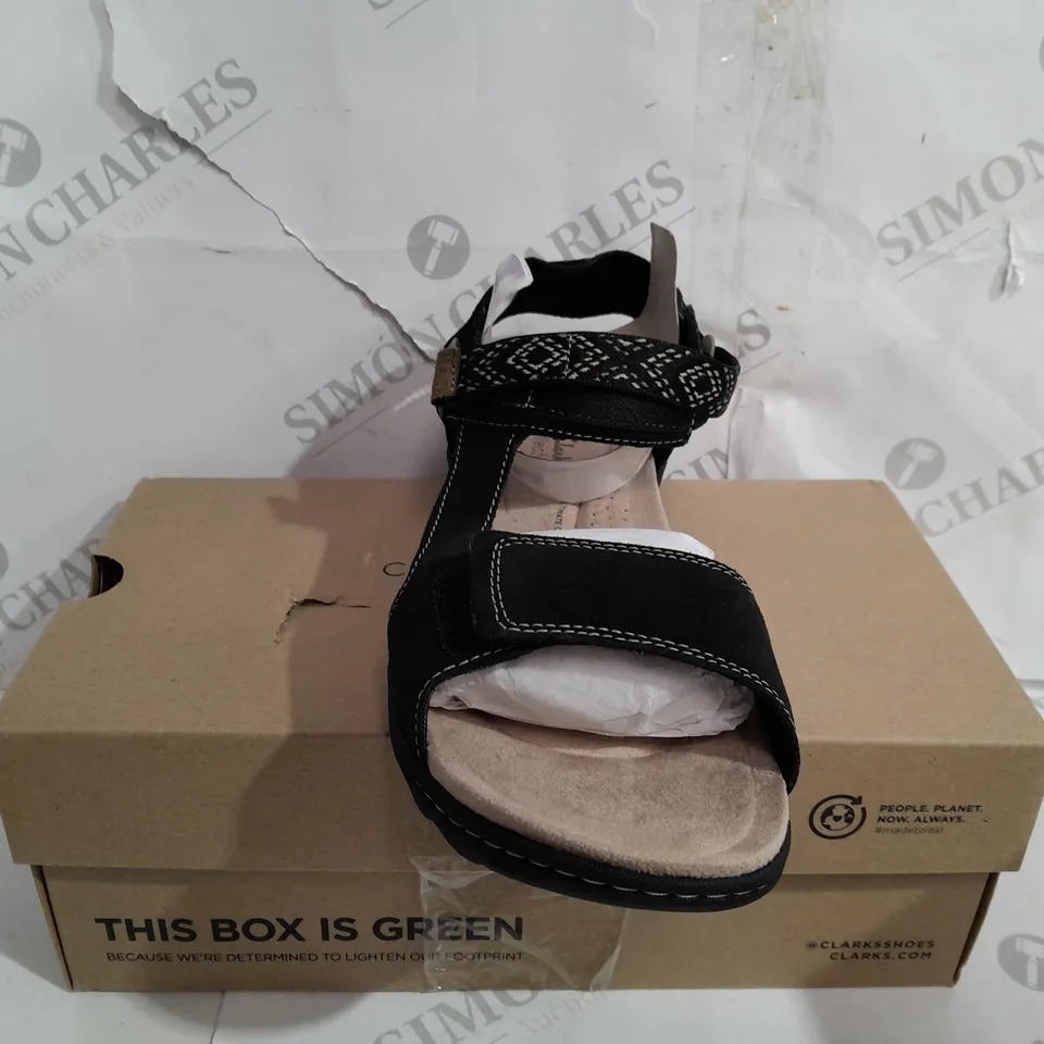 BOXED CLARKS AMANDA STEP IN SANDALS - UK 6