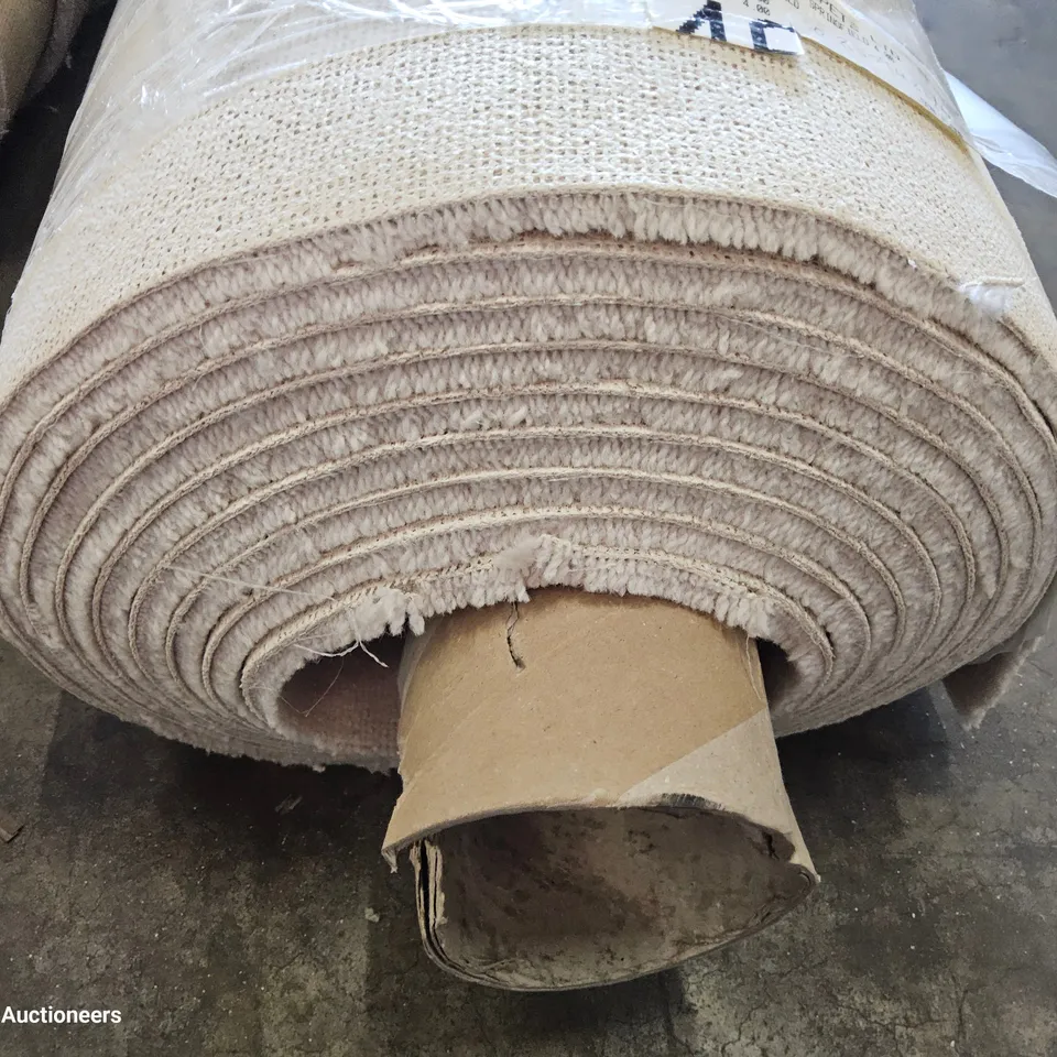 ROLL OF QUALITY ROYAL VELVET SPRINGFIELD CARPET APPROXIMATELY 4M × 4.6M