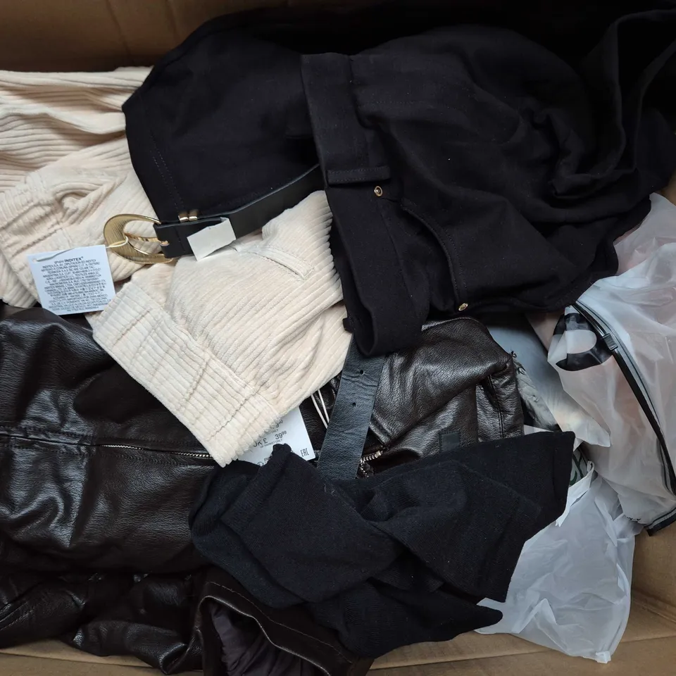 APPROXIMATELY 25 ASSORTED CLOTHING ITEMS IN VARIOUS SIZES, STYLES & COLOURS TO INCLUDE BRANDS SUCH AS ZARA, SHEIN, HALARA, ETC - COLLECTION ONLY