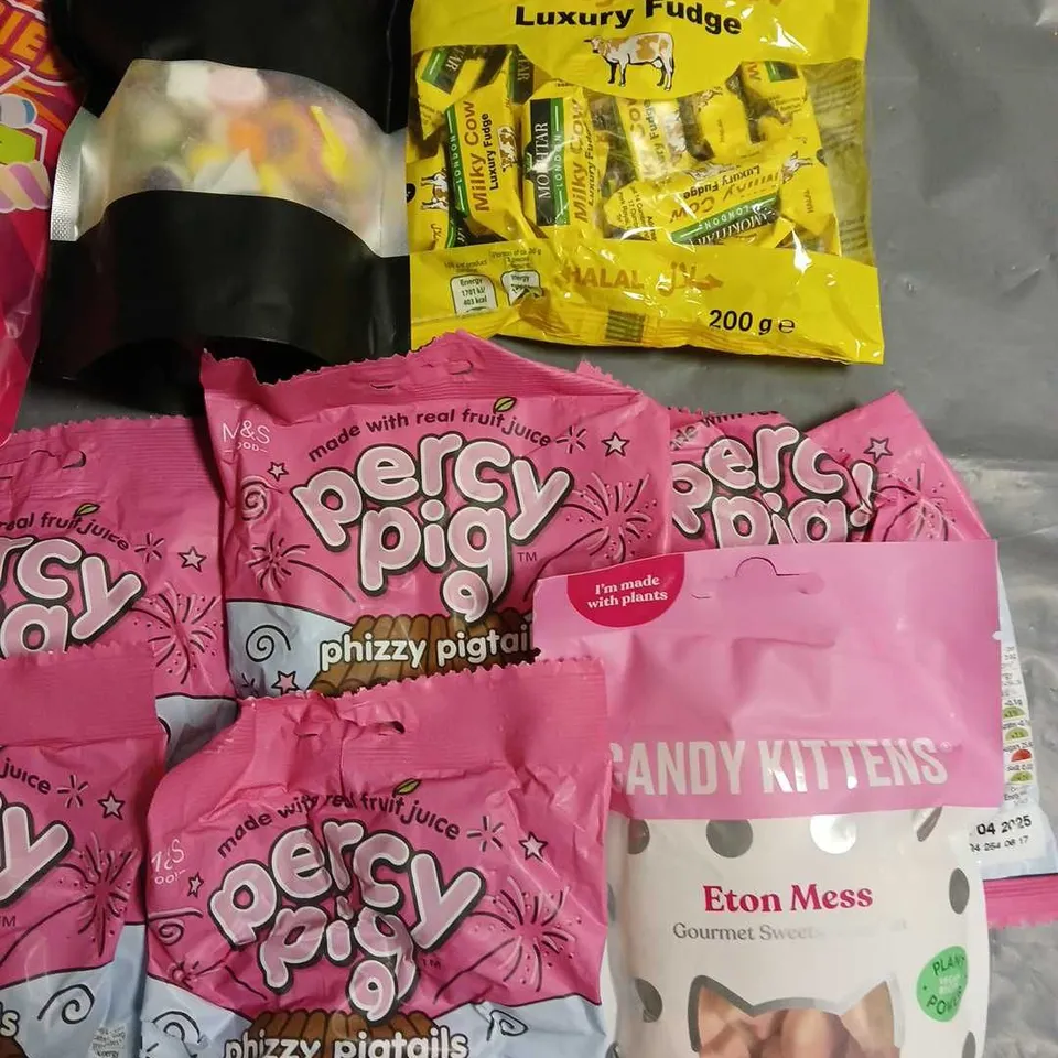 LOT OF 14 ASSORTED PACKS OF SWEETS TO INCLUDE CANDY KITTENS AND EXPLODED SWEETS